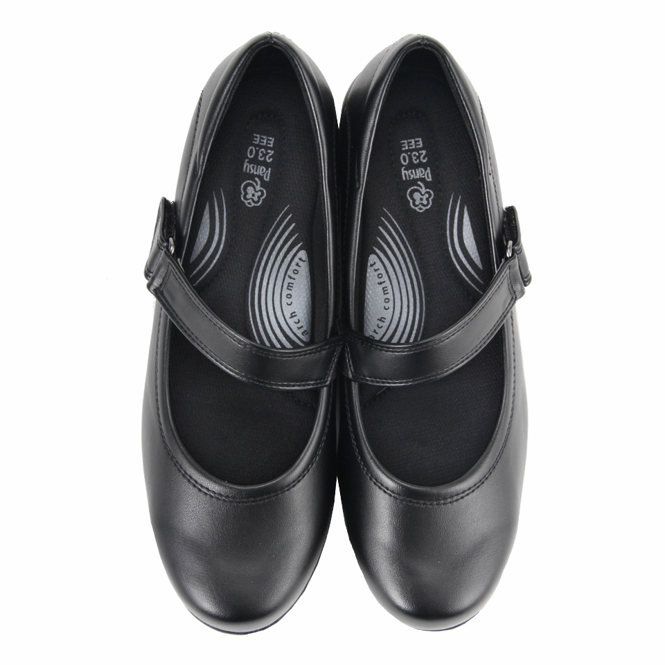 【ポイント5】足にフィットする柔らかな合皮