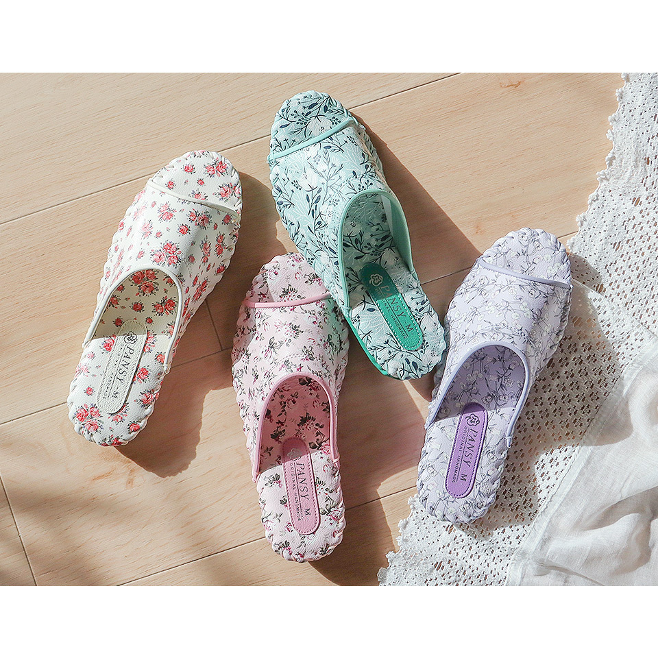 低めのヒールで歩きやすいスリッパ